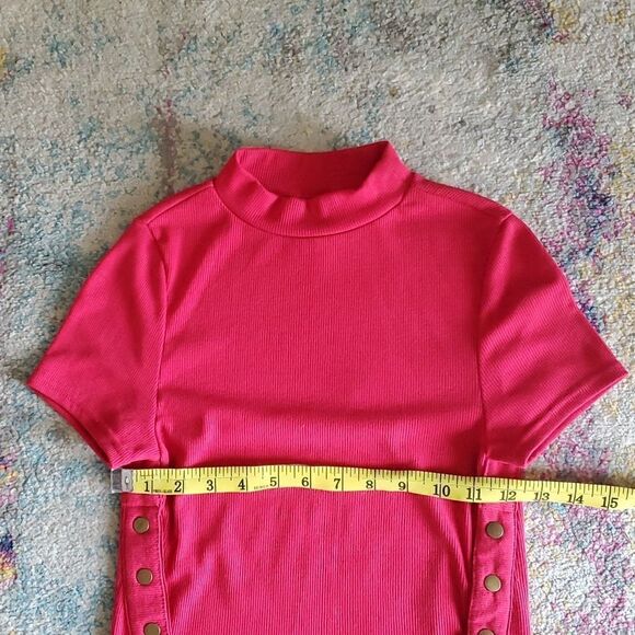 We TheĀ Free Red Ribbed Mockneck Top with SideāSnapsāSizeāXS - Picture 6 of 9